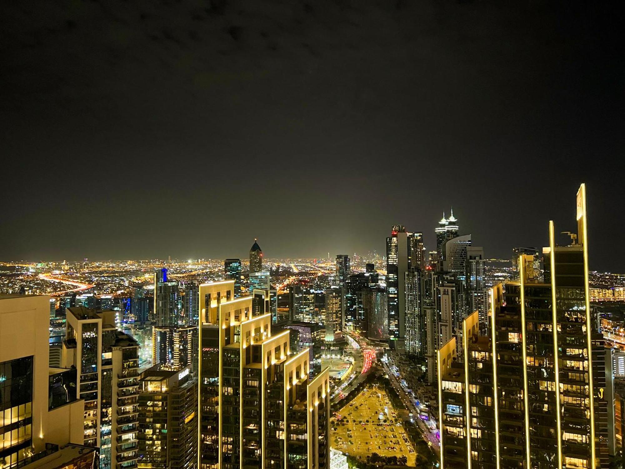 Downtown Luxury - Stunning Burj Khalifa & Sea View - 5 Minutes Walk To Dubai Mall Exterior foto